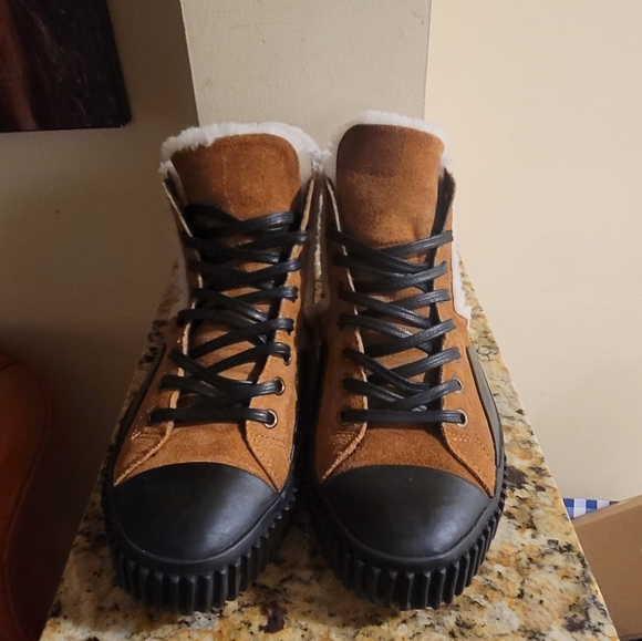 Balenciaga Shearling High Top Sneakers - Picture 5 of 6